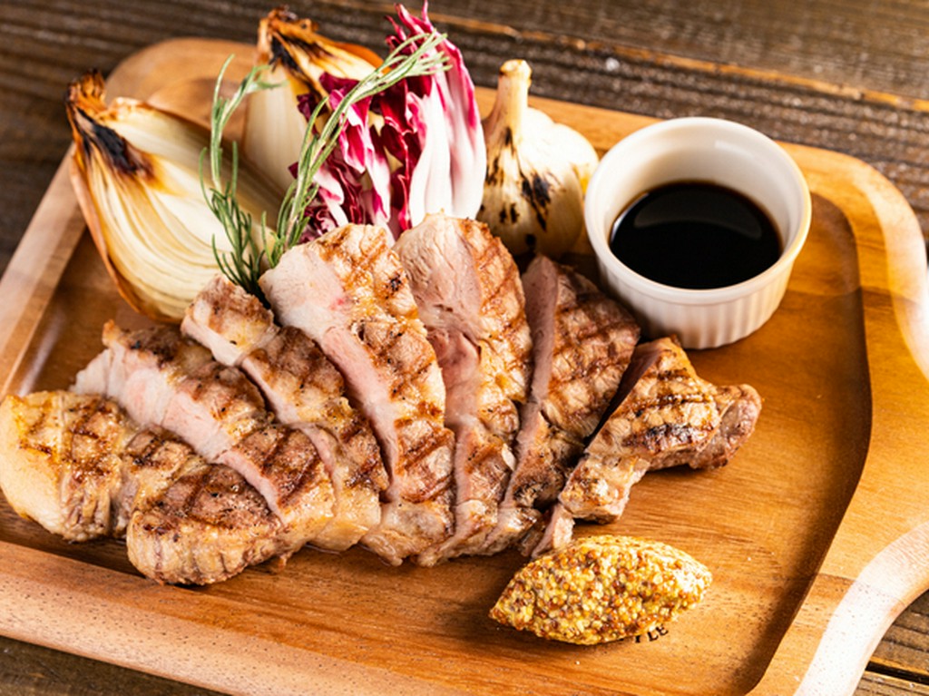 白金豚 肩ロース 150g