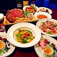 こだわりの素材をふんだんに使用した料理を、存分に堪能できるコース料理が多数用意されています。さらに、飲み放題付きもありながら、手頃価格なのも嬉しいポイント。

