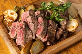 佐賀県産黒毛和牛、NZ産グラスフェットビーフハラミグリル盛合せ