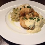 シェフこだわりのメインランチ。
お肉のメインと、お魚のメインの2種類ご用意しております。　　&yen;1100
※内容は随時変更がかかります。写真はイメージです。お問い合わせください。