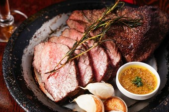 黒毛和牛,門崎熟成肉のステーキ(ランプ、イチボ、ウチモモ、日替わり)