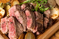 1ドリンクつき！お食事は『格之進』黒毛和牛 門崎熟成肉のステーキがメインのお得なコースです。