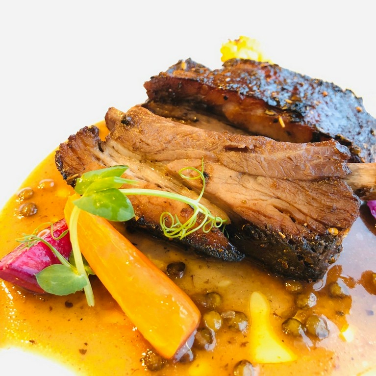 スパイシーな豚スペアリブ