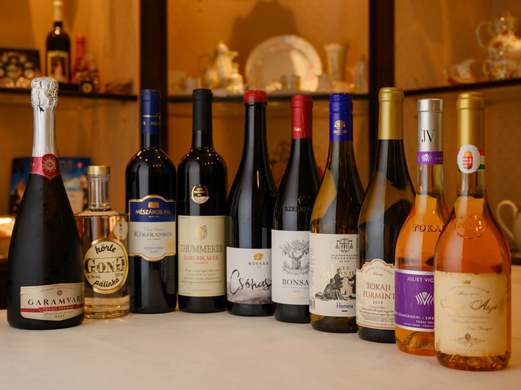 ワイン生産も誇る国。厳選された50種程のワインと絶品パーリンカ