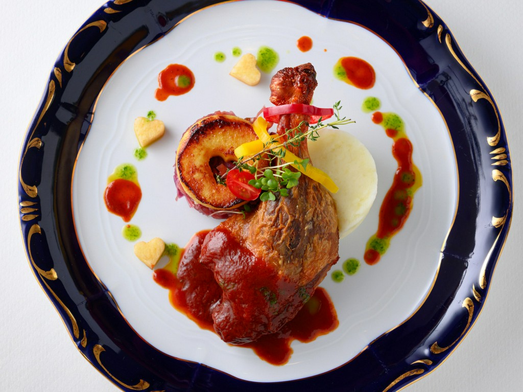 小鴨のロースト デミグラスソース 紫キャベツ ポテト添え　