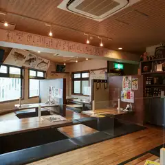 肩肘を張らず美味しい料理に舌鼓を打てる地元の人が集う憩いの場