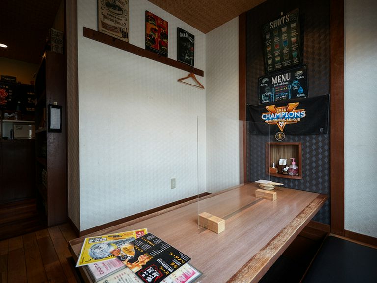 隣席を気にすることなく、食事も会話も満喫できる個室席