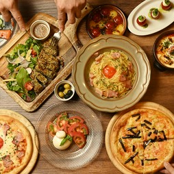 全80種！焼きたてのピッツァ、パスタ。厳選ワインやスパークリング、カクテルたちを好きなだけ。
