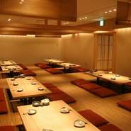 掘りごたつ式の座敷をご用意しております。会社の接待もちろん、親しい仲間との宴会や家族、親せきの集まりにおすすめです。