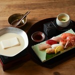 うおまん自慢の海鮮をお寿司で提供。京都でも人気の美人豆富を特製豆乳出汁の小鍋でご賞味ください。