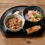 ・牛丼
・削りたて鰹節のミニうどん
・香の物