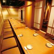 掘りごたつ式の座敷をご用意しております。会社の接待もちろん、親しい仲間との宴会や家族、親せきの集まりにおすすめです。