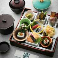 ◆季節の彩り小鉢九種
・本日 日替わり一品
・和風ローストビーフ
・お造り
・焼き魚
・和え物
・黒胡麻豆腐
・季節の揚げ物
・煮物
・抹茶わらび餅

◆茶碗蒸し

◆ちりめん御飯

◆味噌汁