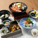 夏の風物詩『鱧』をお召し上がりいただける贅沢会席。
活〆鱧を相性のいい淡路玉葱とご堪能ください。