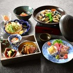 うおまんの職人が選び抜いた市場直送の造里と旬の野菜をご堪能いただけるうおまん自慢の御膳。