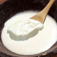 北海道産のこだわり「大豆」を搾った濃厚な「豆乳」と、 天然の「本にがり」を使用した特製豆腐料理！ ご注文頂いてから作り始めますので、出来たてのお味をお楽しみ頂けます。