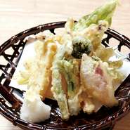 旬の食材をサクサクの天婦羅に。