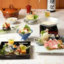 旬魚や冬野菜、京都日吉豚の豆乳鍋まで味わえる、季節感あふれる贅沢会席です。