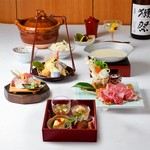季節の彩りと日本の味覚を活かしたミニ会席料理です。おすすめは、まろやかで深い味わいの近江牛の豆乳鍋。