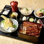 夏の味覚を楽しめる会席コース。
徳島県産鱧のすきしゃぶがメイン。接待や会食でお楽しみいただけます。