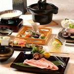 前菜から始まり、造り、焼き物、メインの『京都 日吉豚小鍋』、ご飯まで、夏の味覚を楽しめる贅沢な会席コース