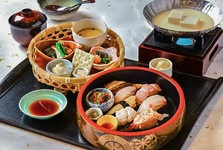 造里、籠盛り合わせ、豆乳出汁の美人豆富など満足いただける内容となっております。