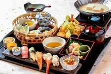 造里、天婦羅、籠盛り合わせ、豆乳出汁の美人豆富、上にぎり寿しなど満足いただける内容となっております。