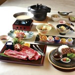 旬の味覚と高級食材を織り込み、選べる焼物や近江牛小鍋まで堪能できる贅沢会席です。