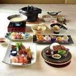 前菜から始まり、造里、焼き物、メインの『近江鴨鍋』、ご飯まで楽しめる会席コース

