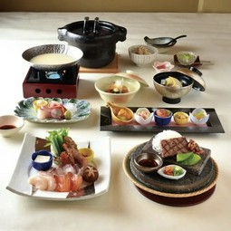 秋の旬の味覚をふんだんに取り入れた贅沢な会席です。見た目も華やかで、味わいも繊細な品々が並びます。