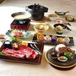 前菜から始まり、造里、焼き物、メインの『日吉豚鍋』、ご飯まで楽しめる会席コース