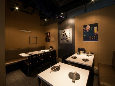 和モダンな空間で料理を堪能