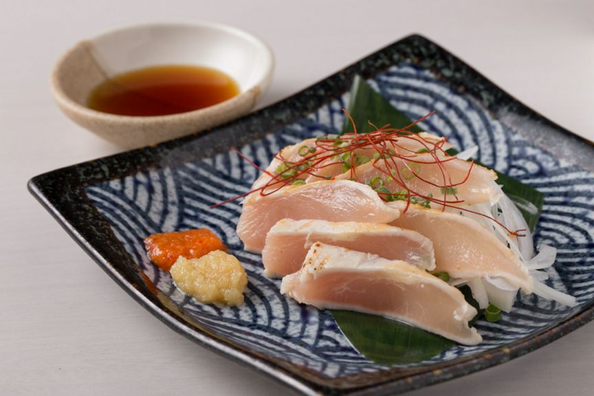 しっとりきめ細やかく水水しい「ムネ肉たたき」