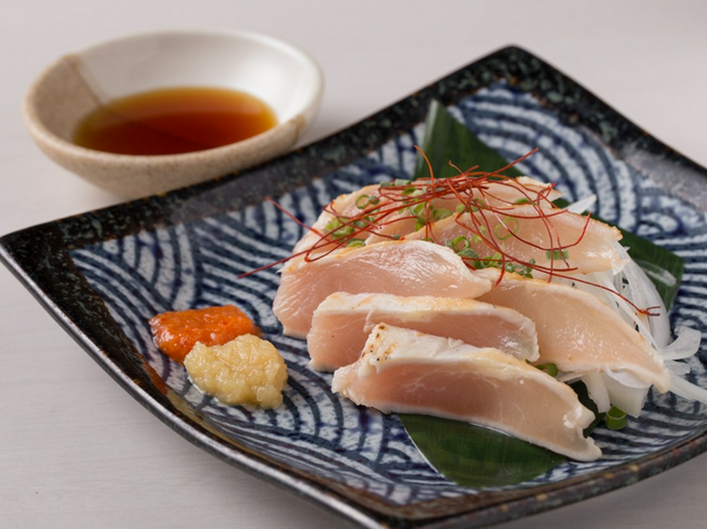 しっとりきめ細やかく水水しい「ムネ肉たたき」
