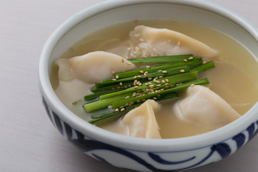 濃厚なスープの「鶏ガラ水餃子」