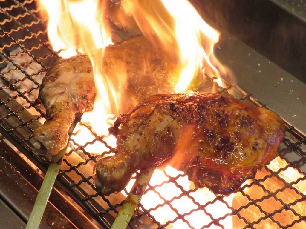 豪快に焼き上げた山賊焼き