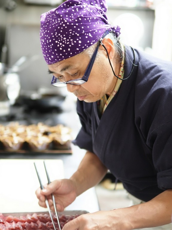 お客さまの食事の席にそっと寄り添えるおもてなし