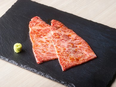 適度にサシが入って食べやすいA4ランクの『ザブトン』