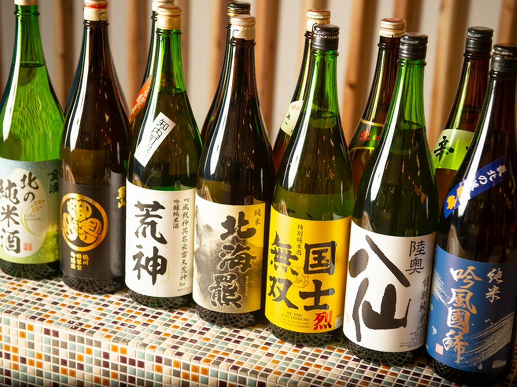 いつも違う銘柄を楽しめるように、一本ずつ仕入れる日本酒