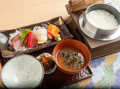 朝・昼限定。ホカホカご飯が食べられる『銀しゃり定食』