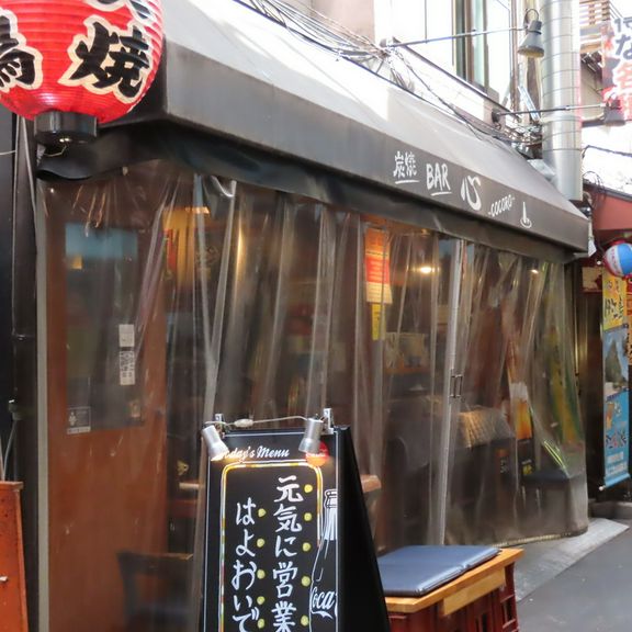 路地裏の長屋を改装した温かみのある店内