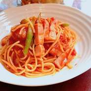 ごろっとカットした厚切りベーコンをたっぷり使った
スパイシーなトマトアラビアータパスタです。
軽く食事をされたい方にオススメです。