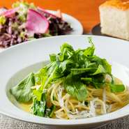 自家製ドレッシングのサラダ
自家製フォカッチャ
パスタ(3種類からチョイス)
