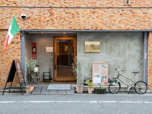 イタリアの国旗が目印