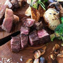 名物！お肉の丸太盛り