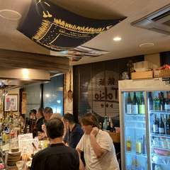 カウンター8席　テーブル10席