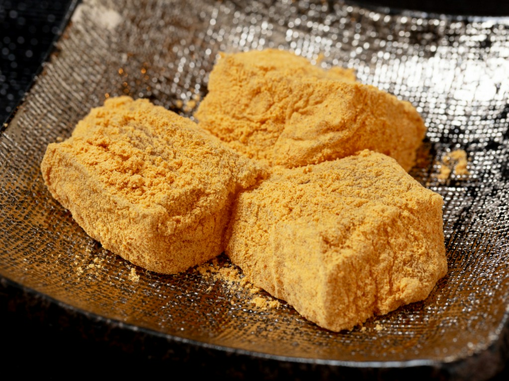 わらび粉を丁寧に練りあげた『自家製わらび餅』