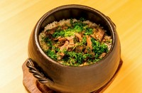 だしで炊いた御飯の上に、甘辛く炒めた牛肉をのせています。だしの効いた御飯と甘辛牛肉の相性は抜群です。
