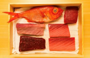 鮮度の良さは折り紙付き。「本日の厳選　御造り盛り合わせ」