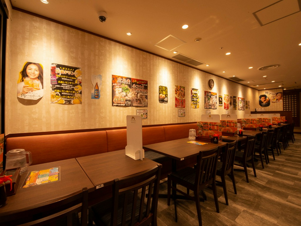 笑顔の輪が広がる、元気と活気に溢れた店内